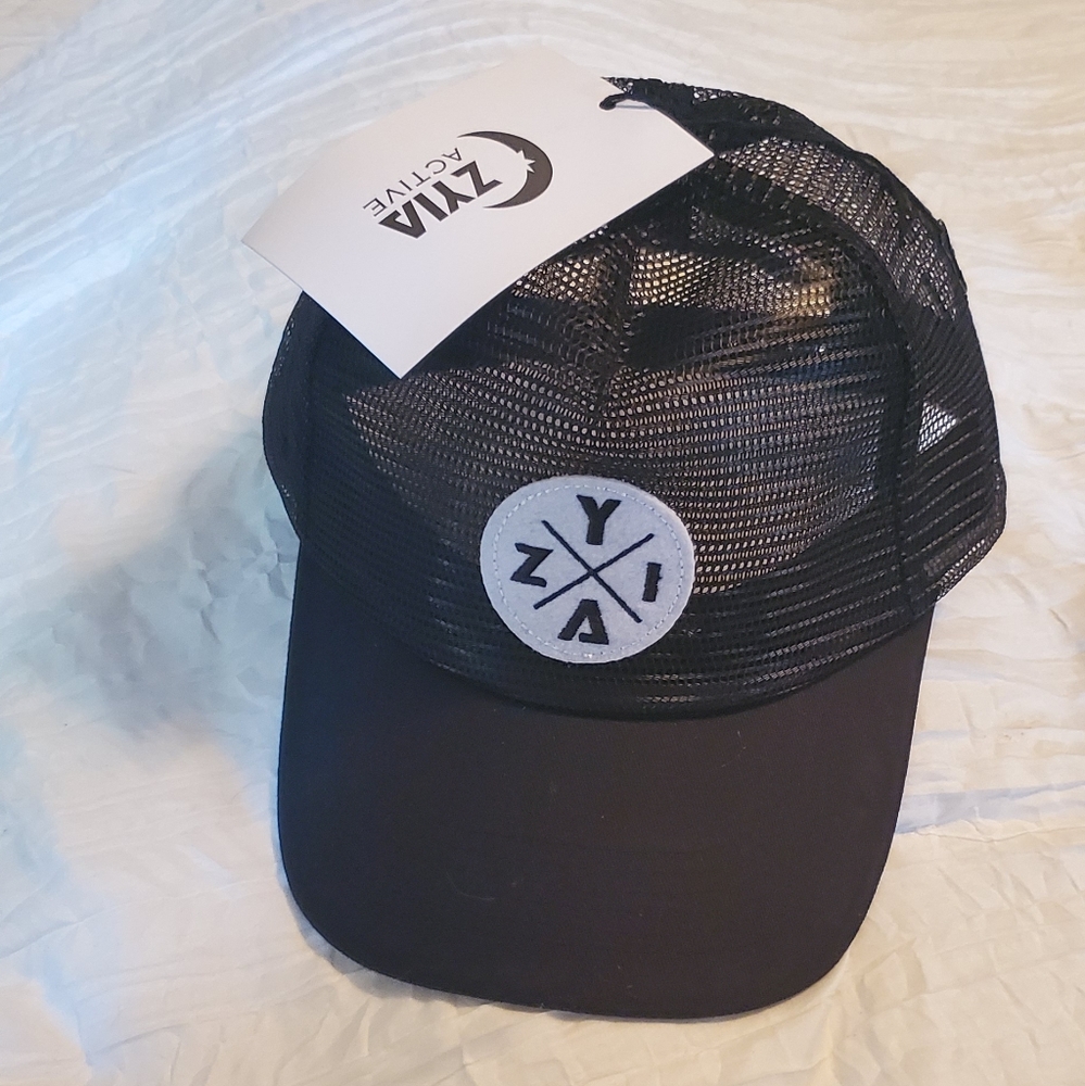 Zyia mesh hat